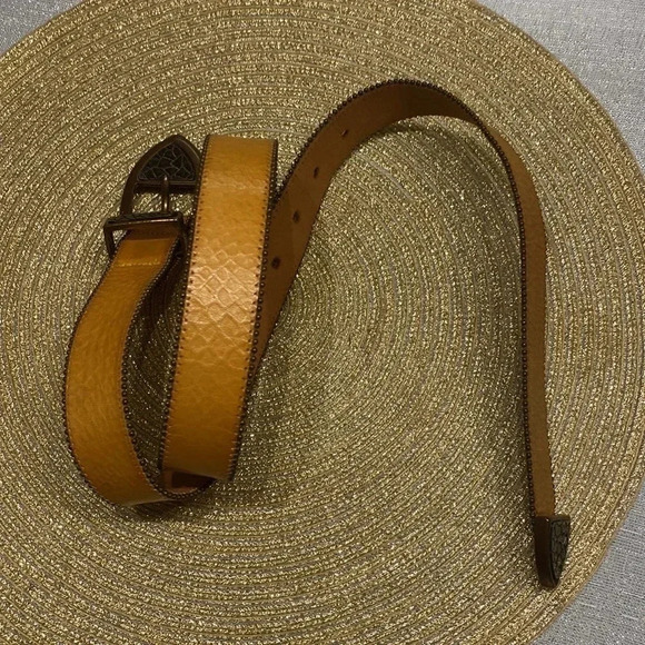 𝅺LEATHER belt size Small good condition - Picture 3 of 4